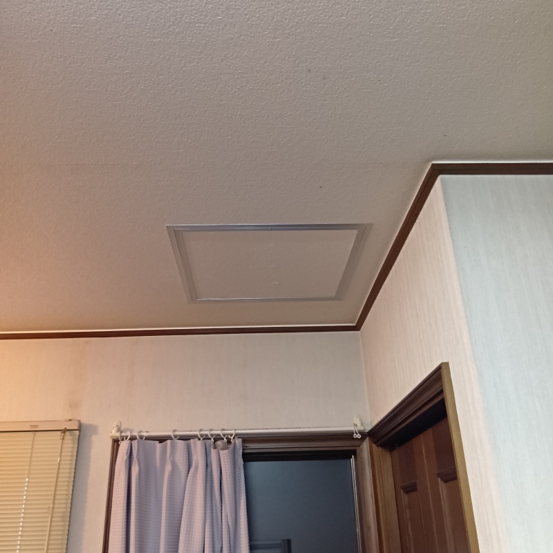 天井に新設した点検口