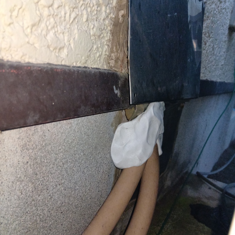 配管の導入部のすき間を封鎖
