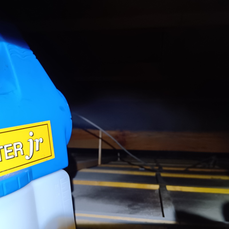 噴霧器で除菌剤を散布