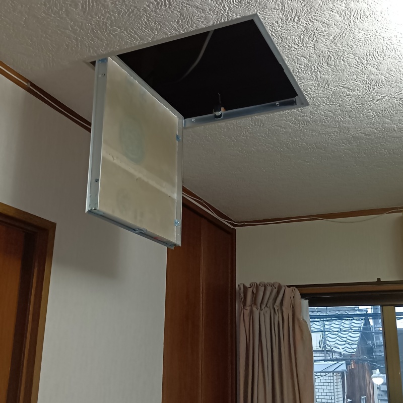 天井に新設した点検口