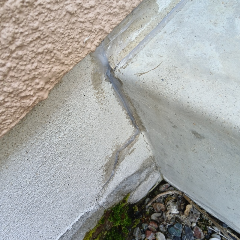 基礎のつなぎ目のすき間を封鎖