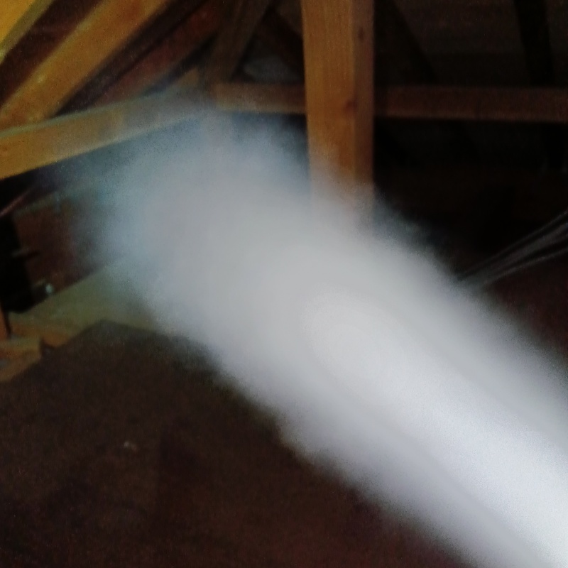 殺虫剤をスプレー