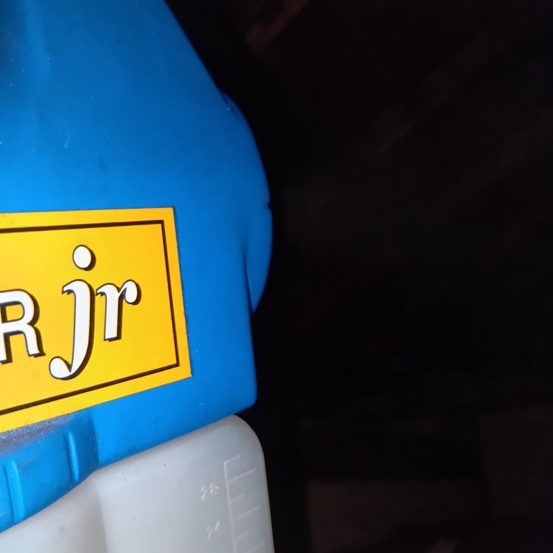 噴霧器で除菌剤を散布