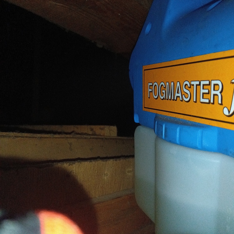 噴霧器で除菌剤を散布