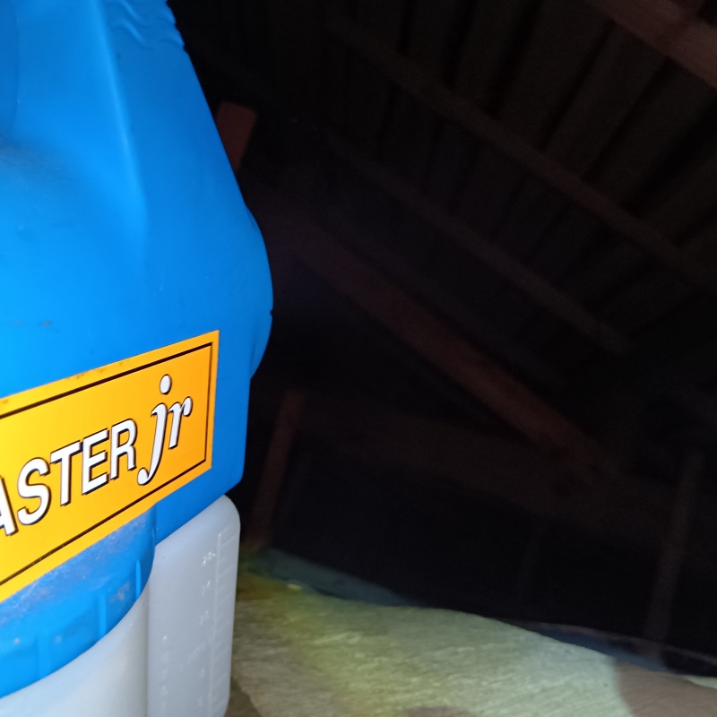 噴霧器で除菌剤を散布