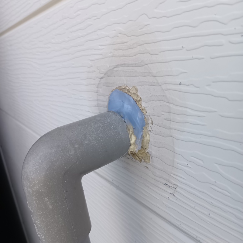 配管が通る穴のすき間を封鎖