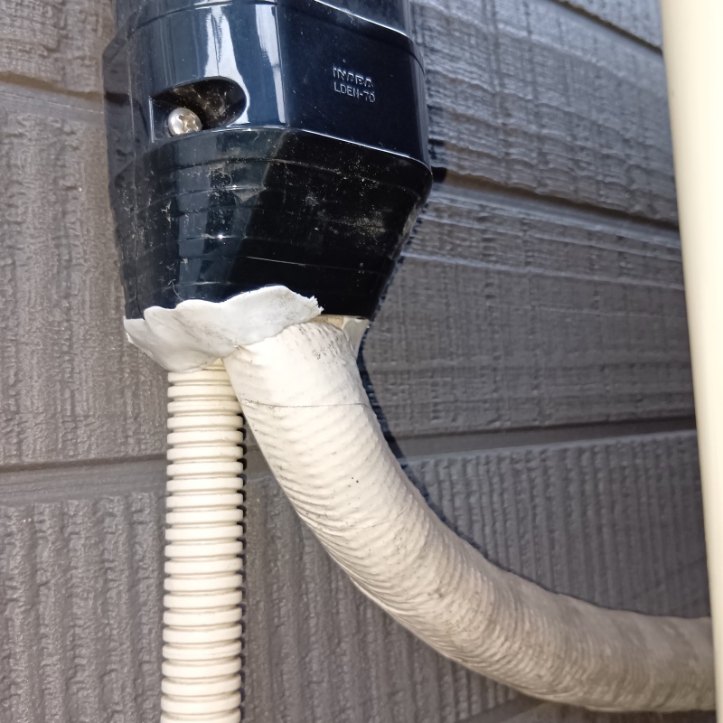 配管の導入部のすき間を封鎖