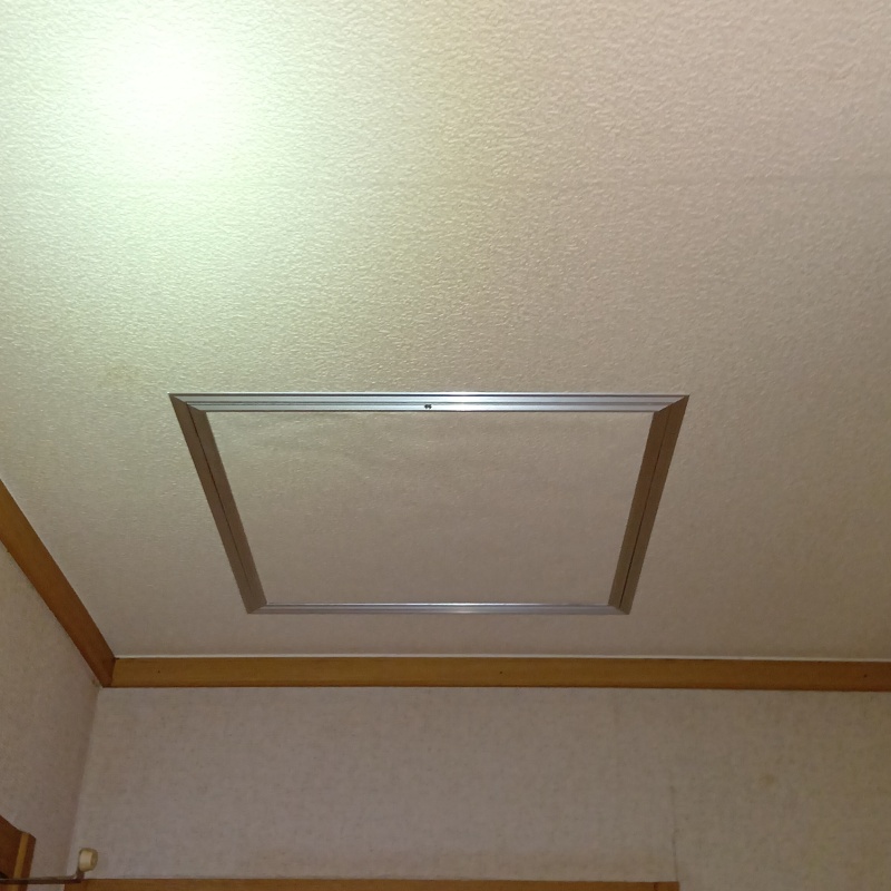 天井に新設した点検口