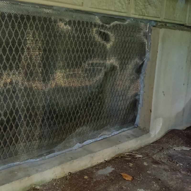床下換気口をネットとパテで封鎖
