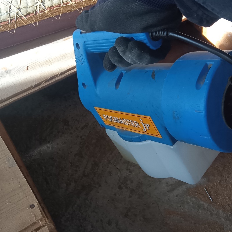 噴霧器で除菌剤を散布