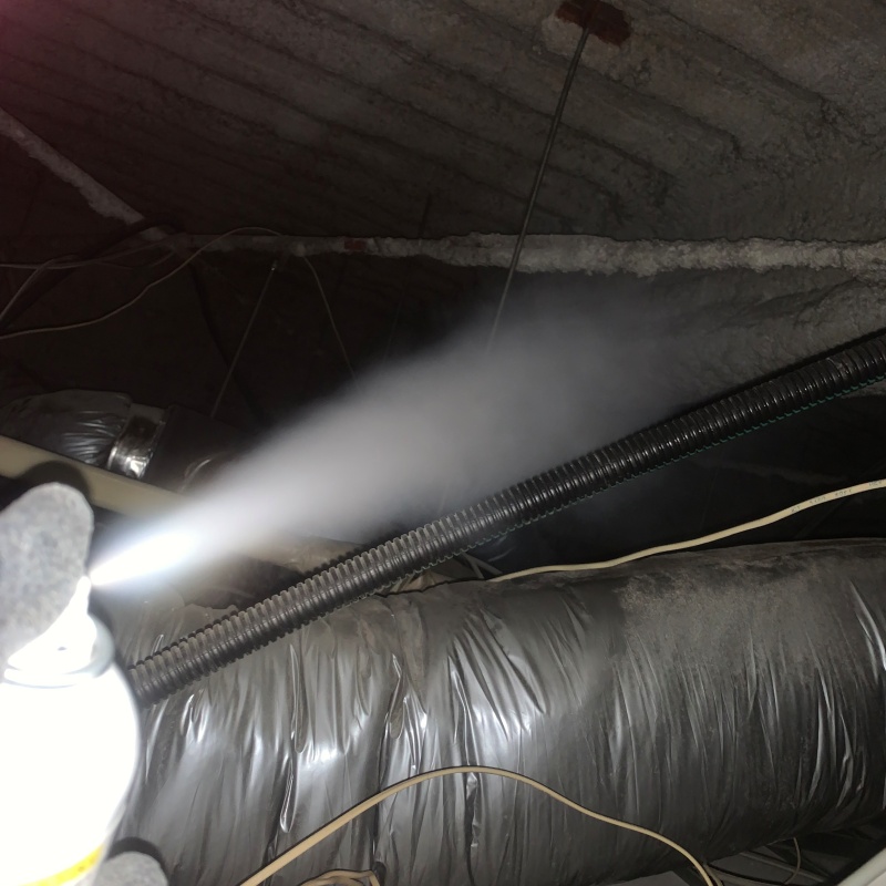 忌避スプレーを散布