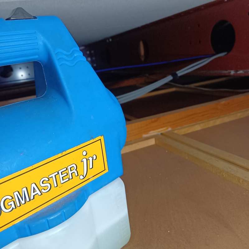 噴霧器で除菌剤を散布