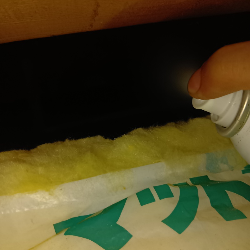 忌避スプレーを散布