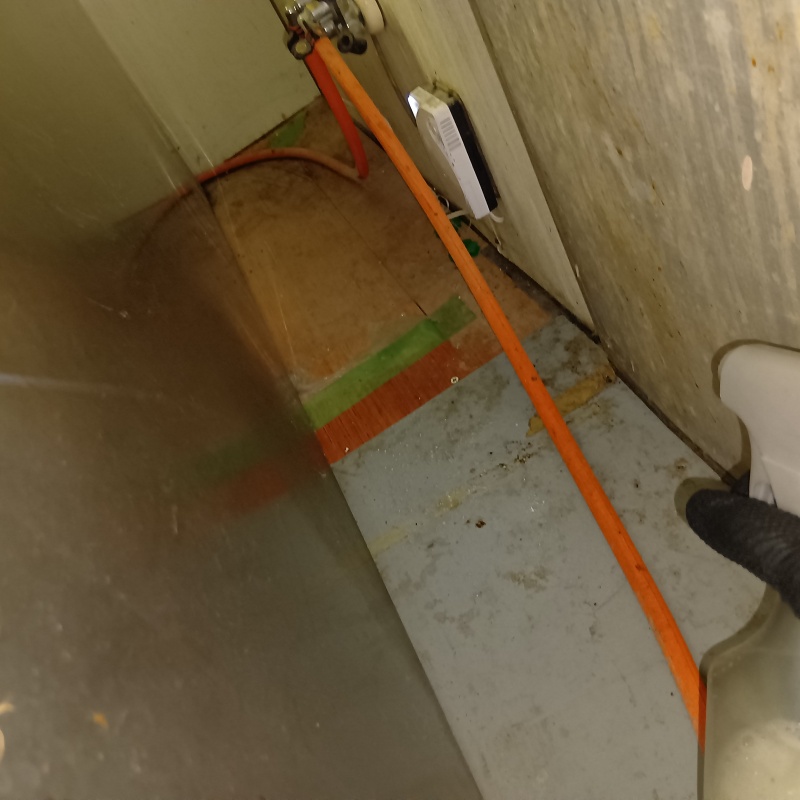 除菌剤をスプレー