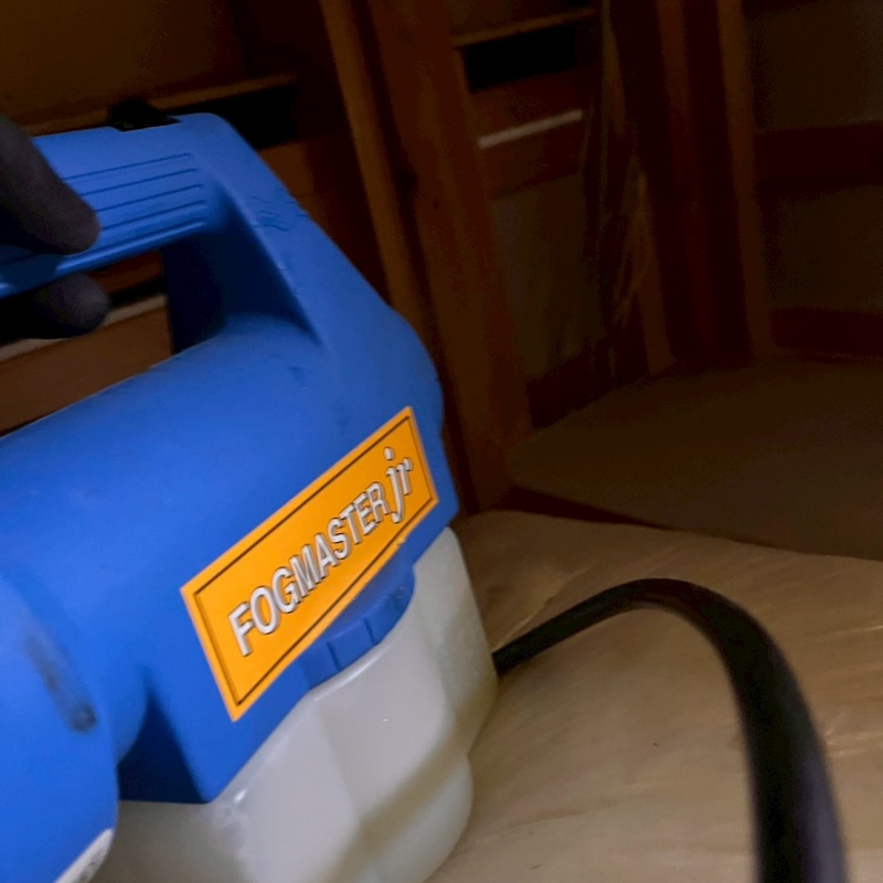 噴霧器で除菌・消臭剤を散布