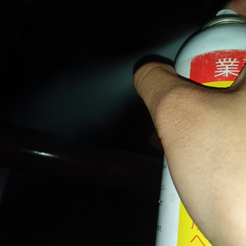 忌避スプレーを散布