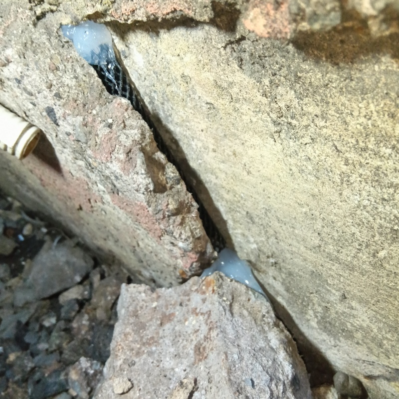 土台付近のすき間を封鎖