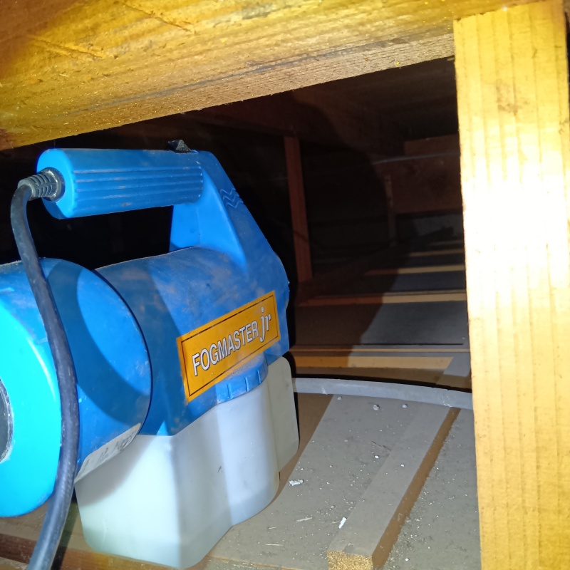 噴霧器で薬剤を散布