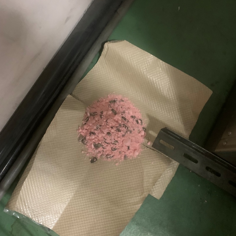 床に殺鼠剤を設置