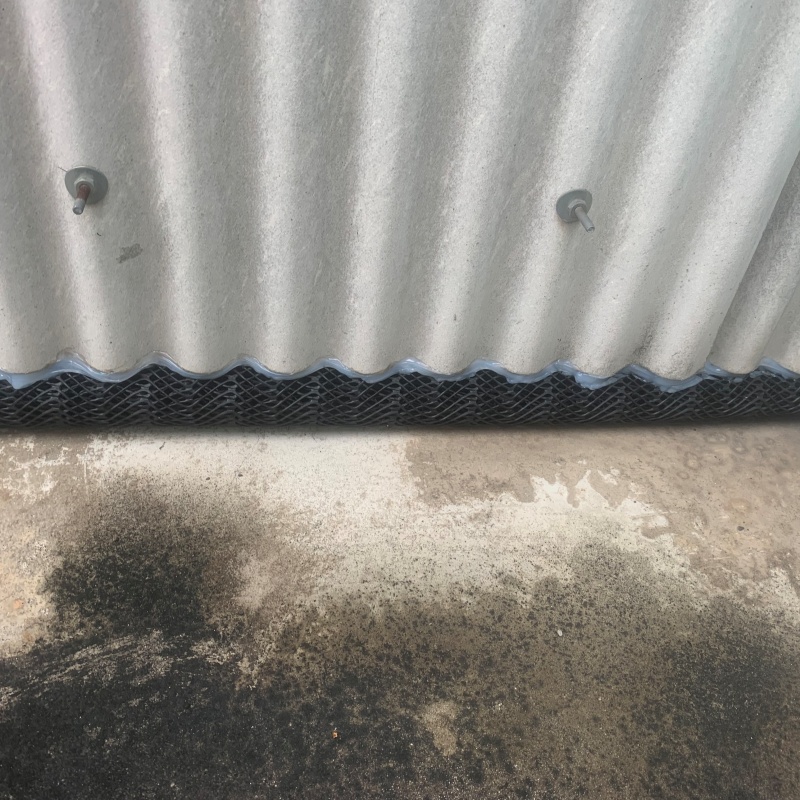 外壁と床のすき間を封鎖