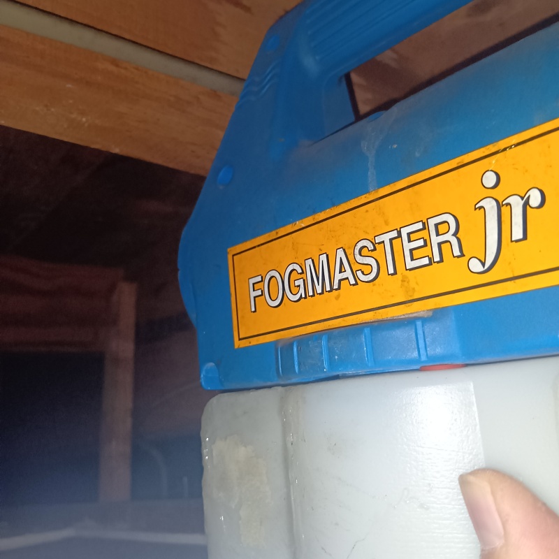 噴霧器で除菌剤を散布