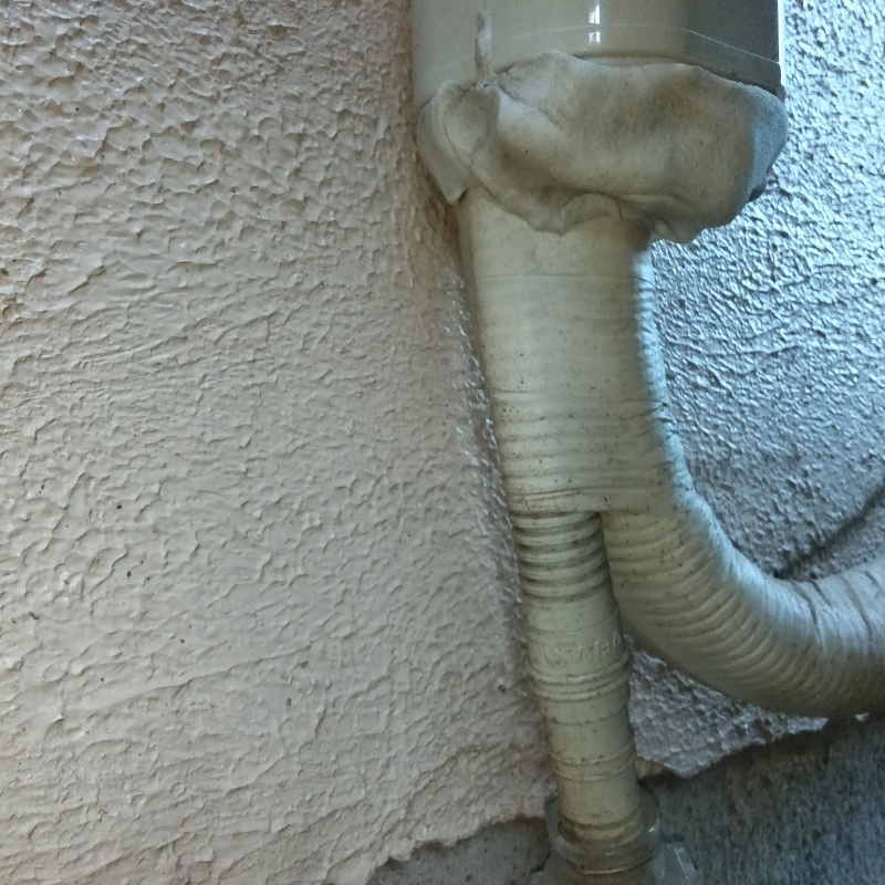 配管の導入部分のすき間を封鎖