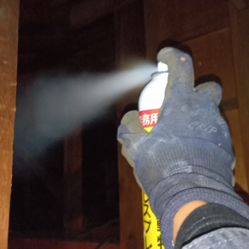 忌避剤をスプレー