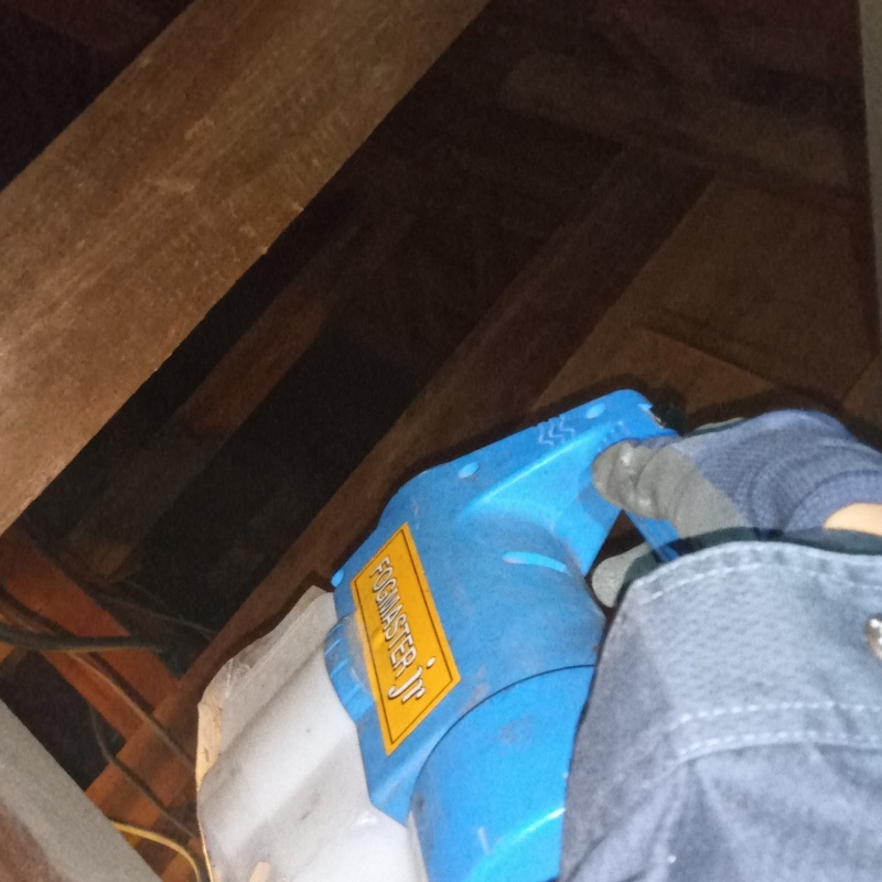 噴霧器で除菌剤を散布