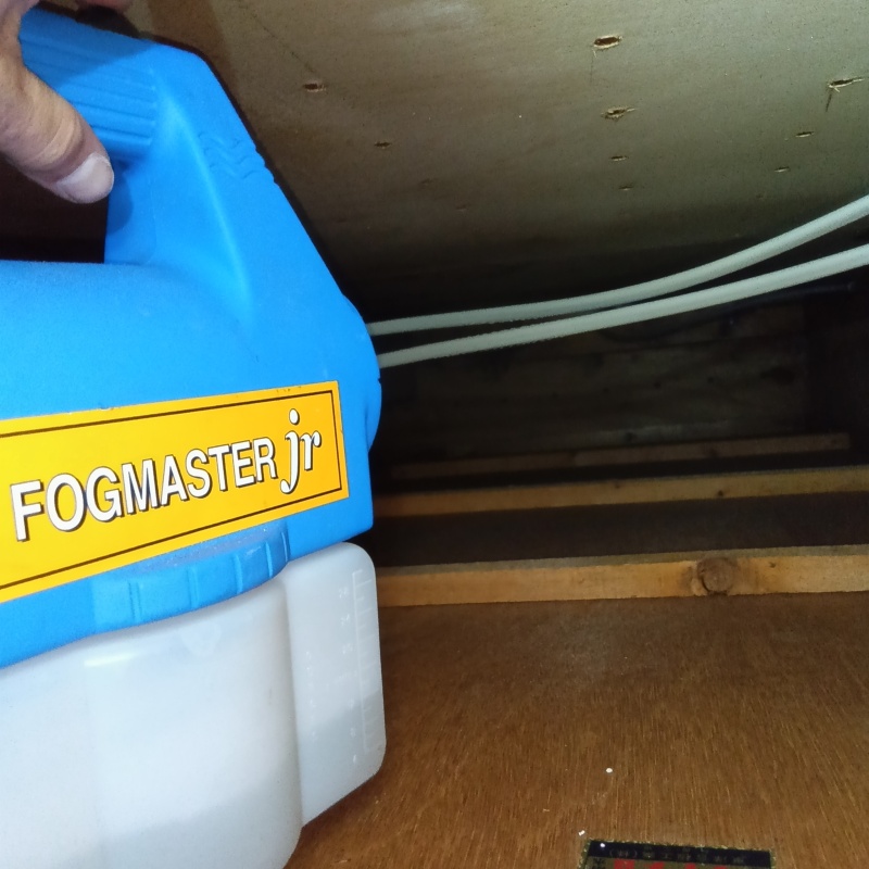 噴霧器で除菌剤を散布