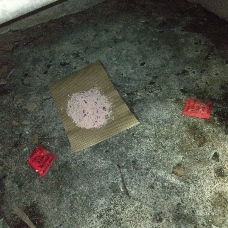 床下に殺鼠剤を設置