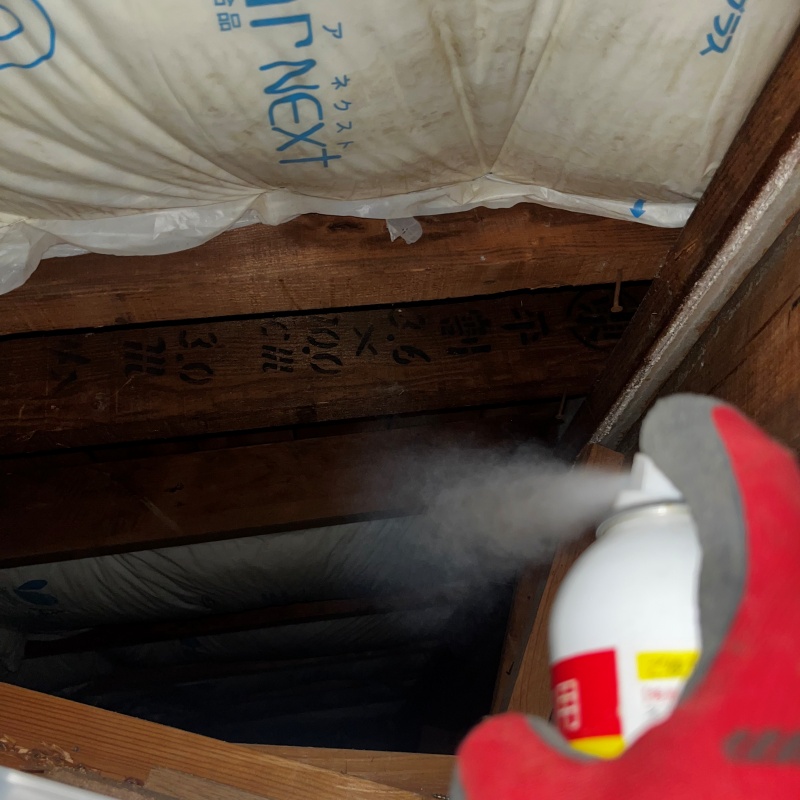 忌避剤をスプレー