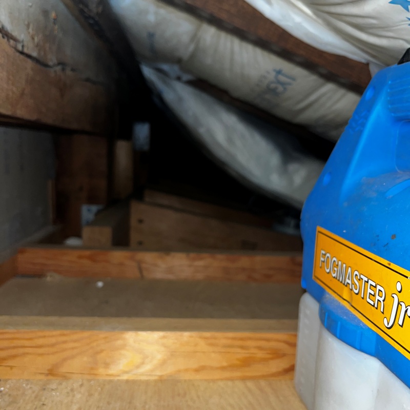 噴霧器で除菌剤を散布