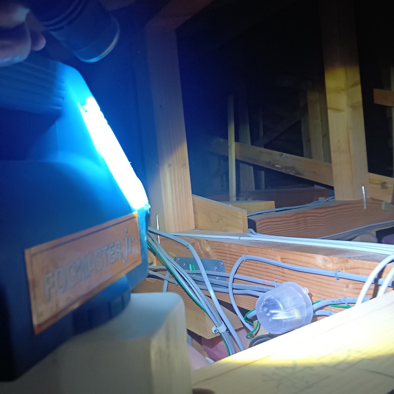 噴霧器で除菌剤を散布