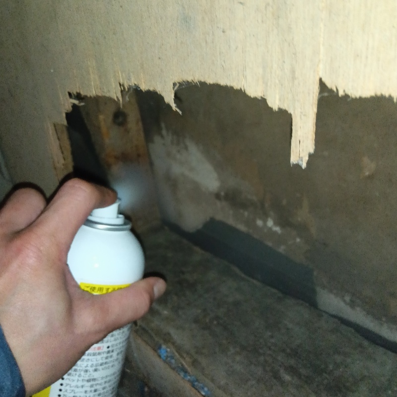 忌避剤をスプレー