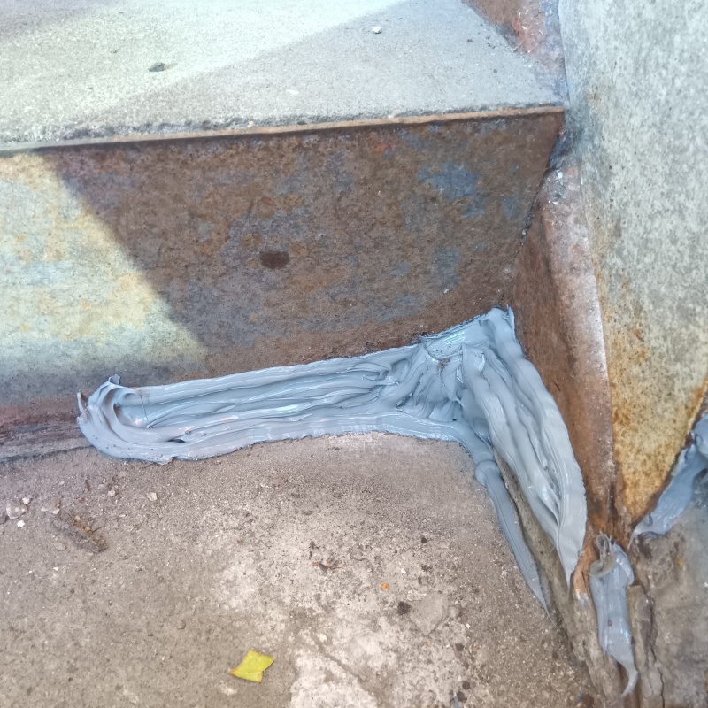 壁の接合部のすき間を封鎖