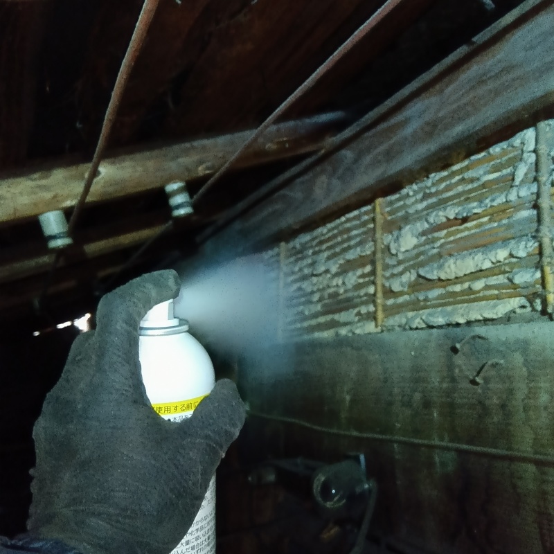 忌避剤をスプレー