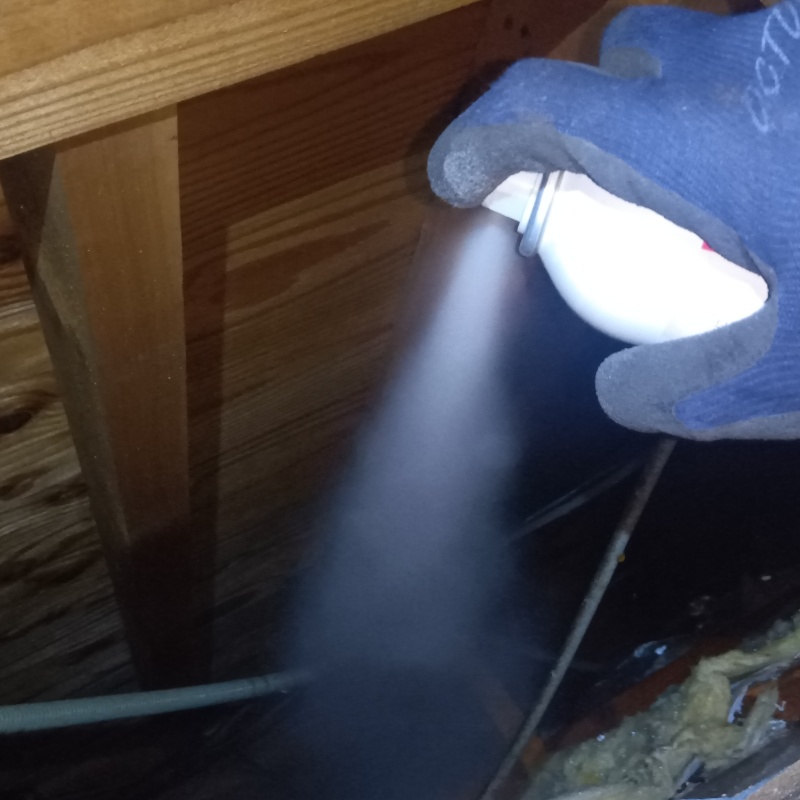 忌避剤をスプレー