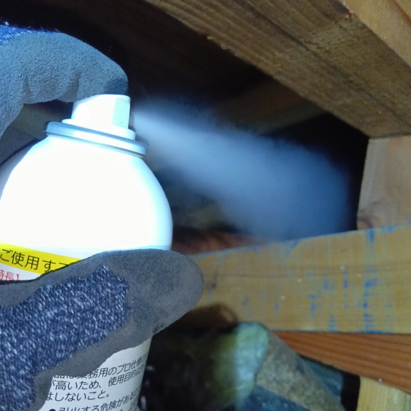 忌避剤をスプレー