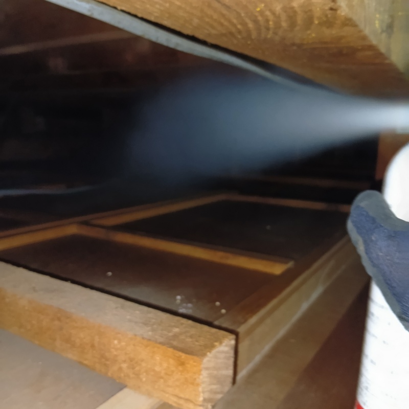 忌避剤をスプレー