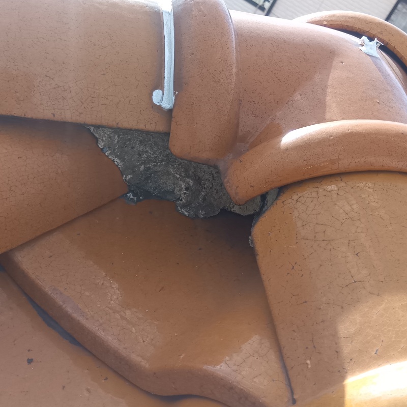 屋根の軒天のすき間を封鎖