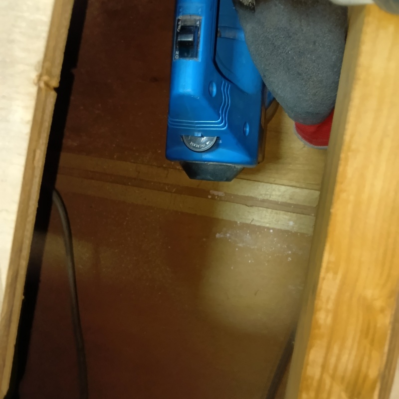 床下に除菌剤を散布