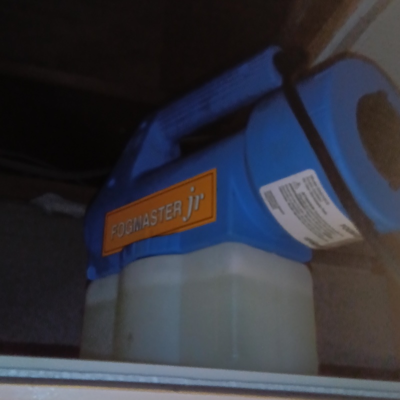 噴霧器で除菌剤を散布