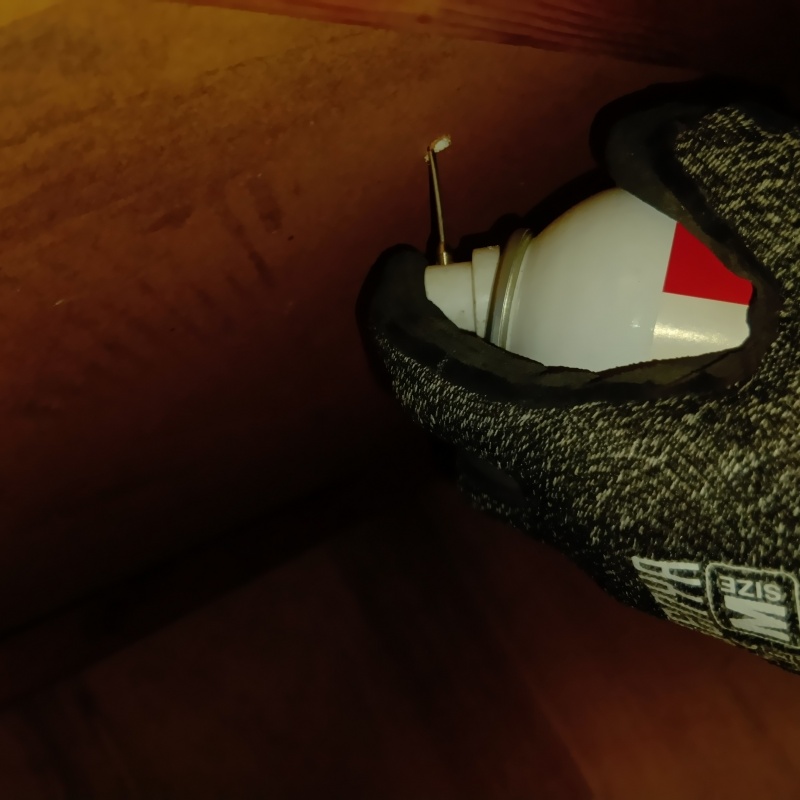 壁に忌避剤を注入