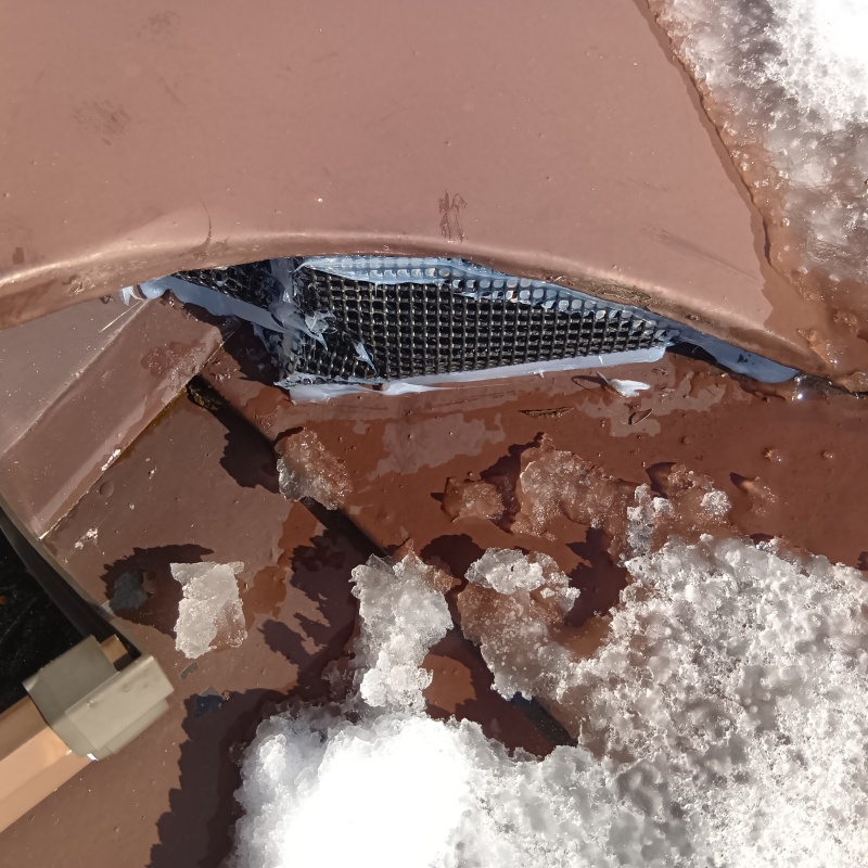 屋根のすき間を封鎖