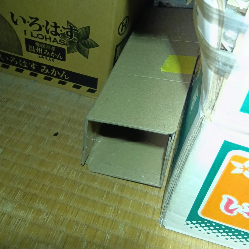 ハウス型の粘着シートを設置