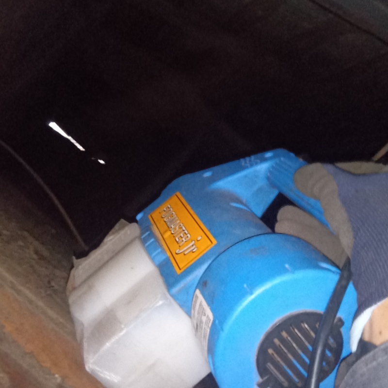 噴霧器で除菌剤を散布