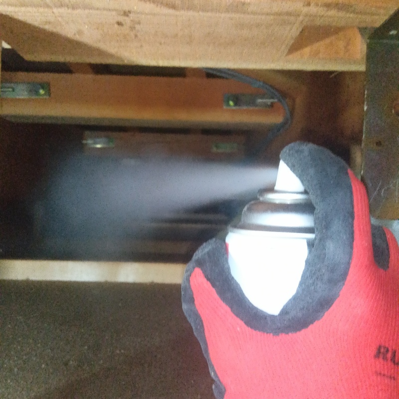 忌避剤をスプレー