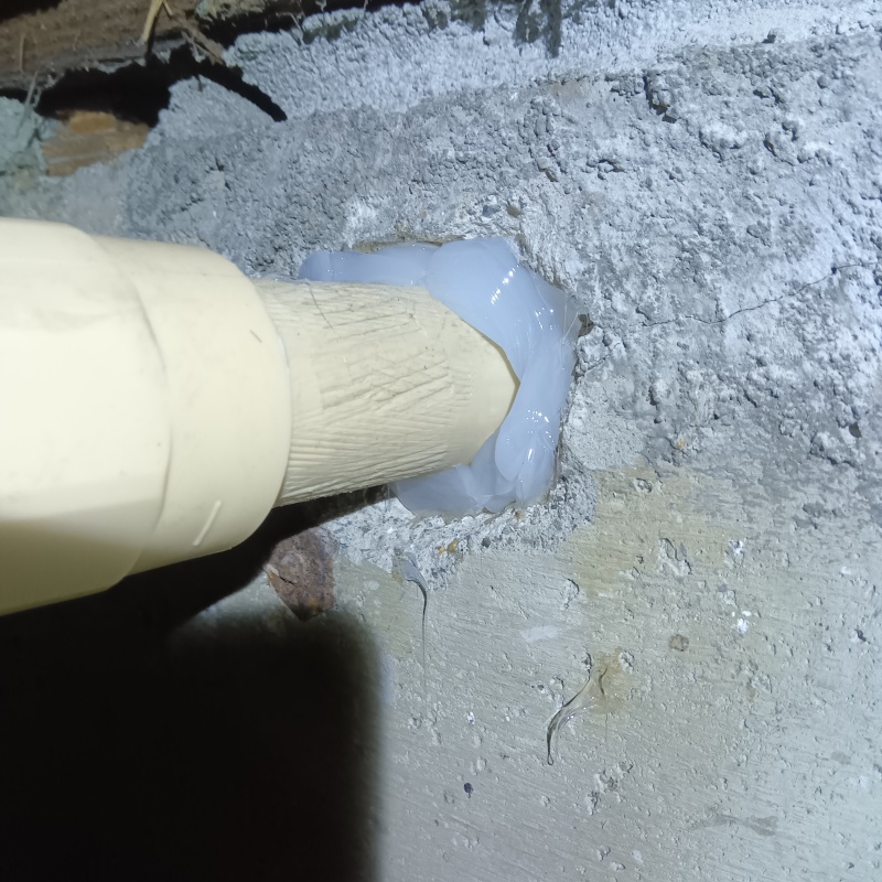 配管まわりのすき間を封鎖