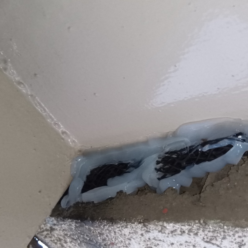 外壁の下のすき間を封鎖