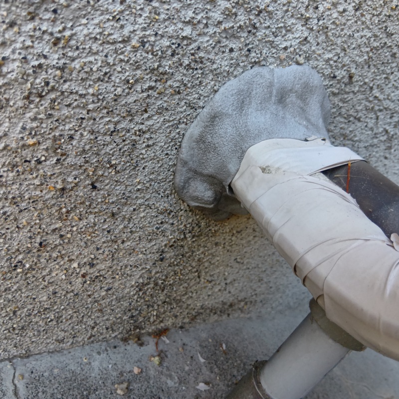 配管まわりのすき間を封鎖